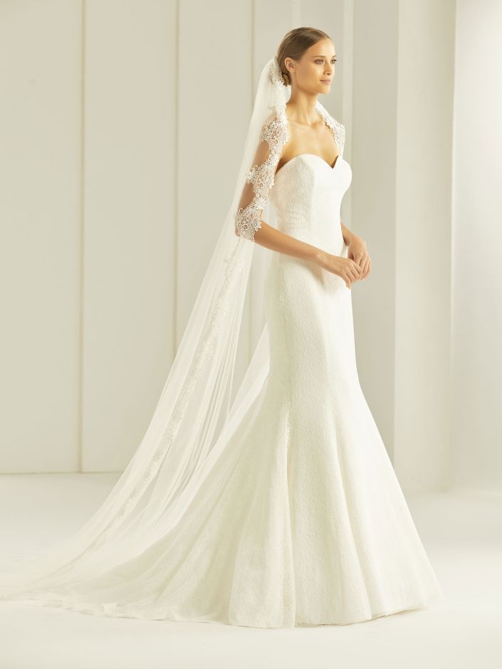 Velo da Sposa in Tulle Avorio con Bordura in Pizzo Guipure – S280