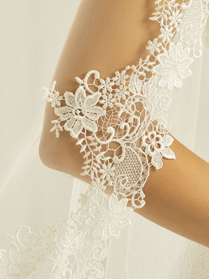 Velo da Sposa in Tulle Avorio con Bordura in Pizzo Guipure – S280