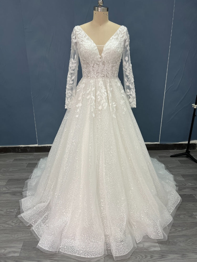 Abito da sposa modello Lorely curvy - vista frontale intera con strascico