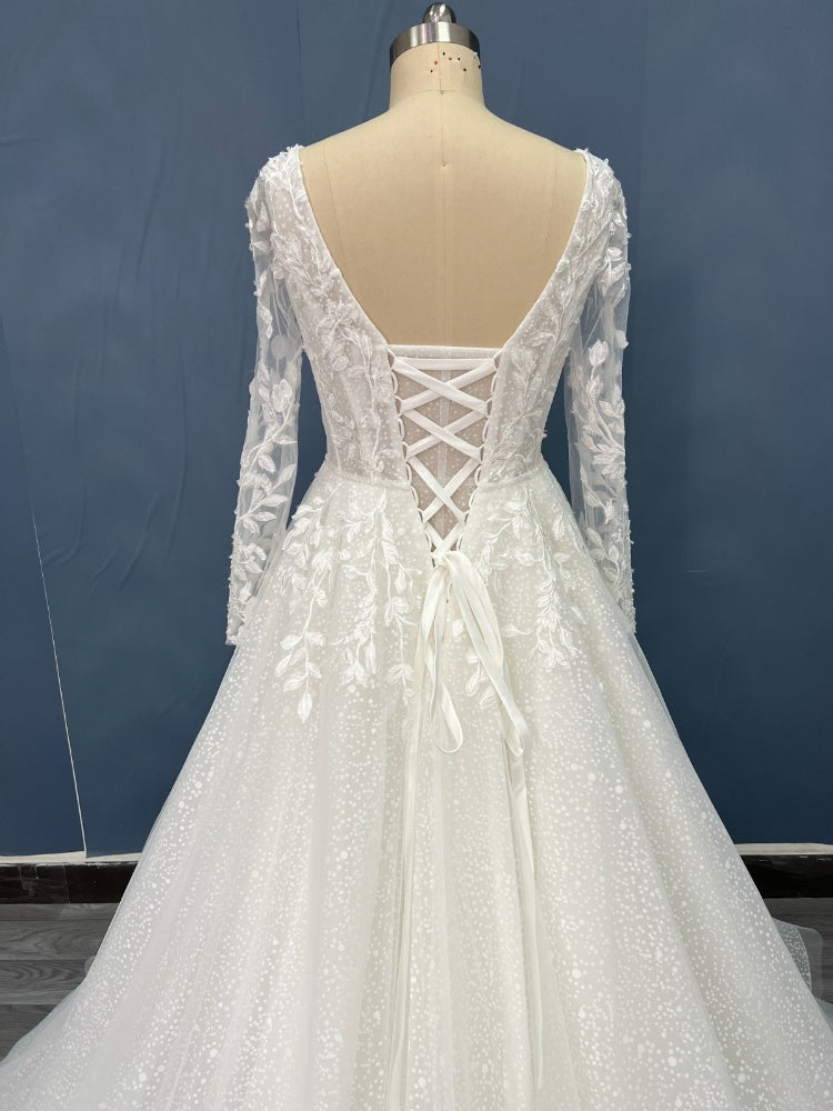 Abito da sposa modello Lorely curvy - vista posteriore strascico lungo