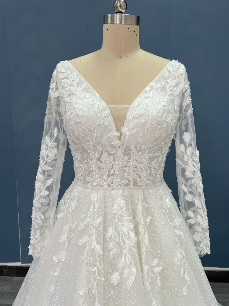 Abito da sposa modello Lorely curvy - indossato vista frontale